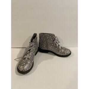 Steve Madden Girls/Women's Silver Stars Combat Boots Sz 4 Child or 6 Women’s